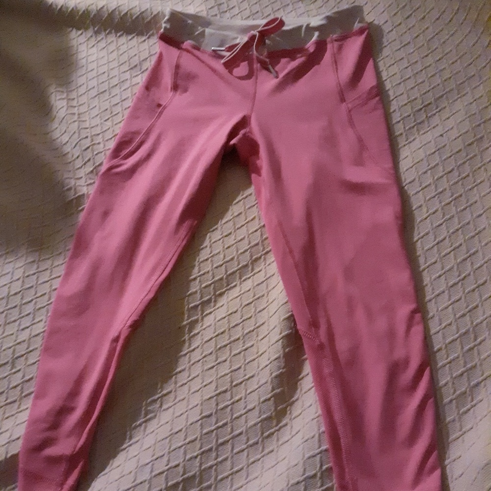 SOLD Lululemon beach runner crop